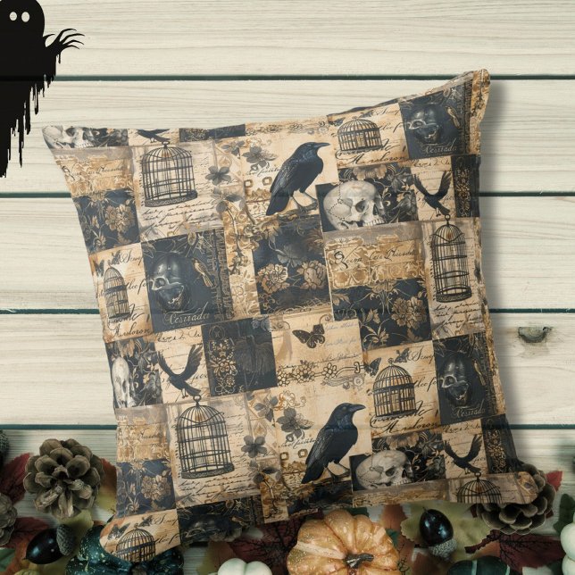 Almofada Patchwork vitoriana do Halloween (victorial gothic patchwork throw pillow with raven birds, skulls, birdcages and script typography)