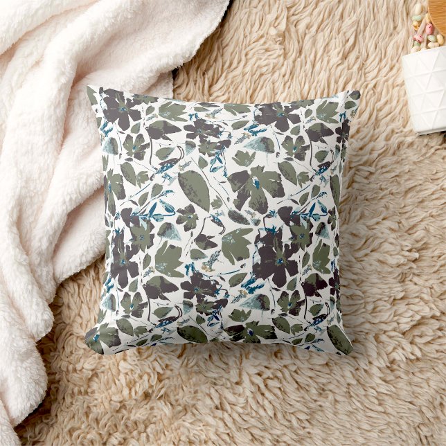 Almofada Patente de Flores de Vinha Verde Verde Clematis Cl (Clematis Vine Elegant Green Blue Floral Home Decor Pillow from Studio Posies.)