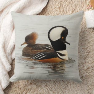 Almofada Patos de Merganser Hooded espantosos no Pond de in
