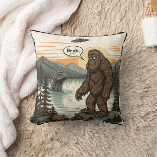 Almofada Pé Grande Sasquatch Loch Ness Retro Introvertido E