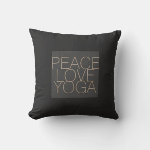 Almofada peace love yoga citando travesseiro na cinza