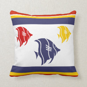 Almofada Peixe marinho azul, amarelo e vermelho sobre o bra