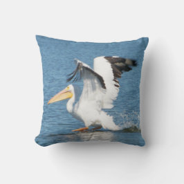 Almofada Pelicano branco no travesseiro grande