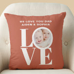 Almofada Personalizado Amo-Te Dia de os pais Fotográfico De<br><div class="desc">Este Travesseiro de Foto Amo-Te Pai é decorado com a palavra AMOR em tipografia branca em fundo de ferrugem. Facilmente personalizável com sua foto e seu nome. Faz um presente de Dia de os pais excelente.</div>
