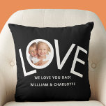 Almofada Personalizado Amo-Te Foto Pai Preto<br><div class="desc">Este "Nós Amo-Te Pai!" O Travesseiro fotográfico é decorado com a palavra LOVE em tipografia branca sobre fundo preto. Facilmente personalizável com sua foto e seu nome. Perfeito como presente de Dia de os pais.</div>