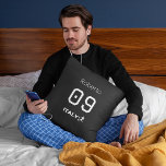 Almofada Personalized Italy National Team Professional Mono<br><div class="desc">Elevate your home decor with a sophisticated, modern edge using this "Black and White Edition" custom design inspired by Italian football. This high-contrast minimalist layout is perfect for fan caves or living spaces where a professional aesthetic is preferred. You can fully personalize the surface with a custom name and favorite...</div>