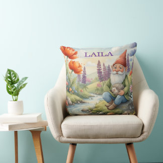 Almofada Personalized whimsical gnome flowers pillow