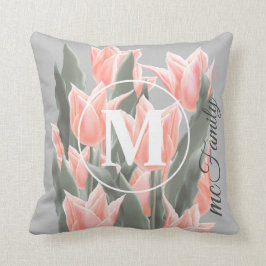 Almofada Pintura de Tulipas Monogramas Peach da Família Ele