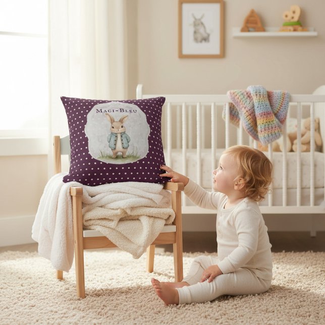 Almofada Plum Purple Polka Dot Bunny Name Accent Pillow (Criador carregado)