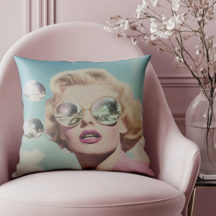 Almofada Pop de Arte Retrora Rosa e Mulher do Espaço Azul