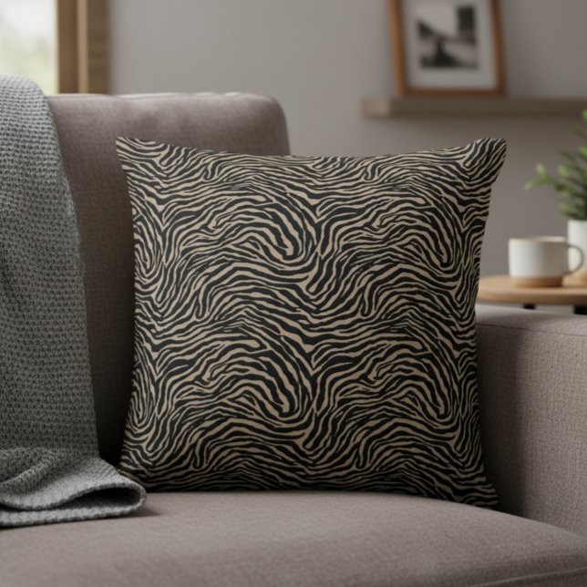 Almofada Preto e Claro Creme Padrão Zebra Decorativo (Zebra print throw pillow. Classic and cozy!)