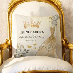 Almofada Princesa Dourada Floral Quinceanera Birthday<br><div class="desc">Adicione um pouco de elegância à sua celebração com a Dourada Princesa Floral Quinceañera Birthday Travesseiro decorativo. Este travesseiro impressionante apresenta um luxuoso design de ouro enfeitado com delicados sotaques florais, captando a beleza e a sofisticação de uma quinceñera com tema de princesa. Perfeito como uma peça decorativa ou um...</div>