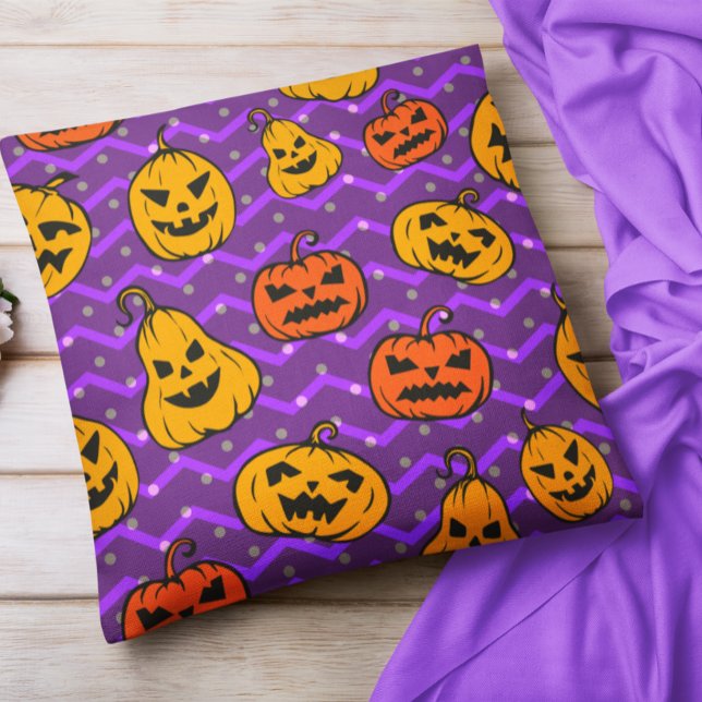 Almofada Pumpkin Chevron Roxo do Dia das Bruxas (Criador carregado)