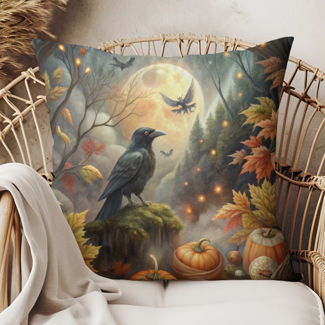 Almofada Pumpkin Raven Autumn Art - Design da Floresta Witc (Pumpkin Raven Autumn Art - Witchy Forest Design Throw Pillow on a boho rattan armchair.)