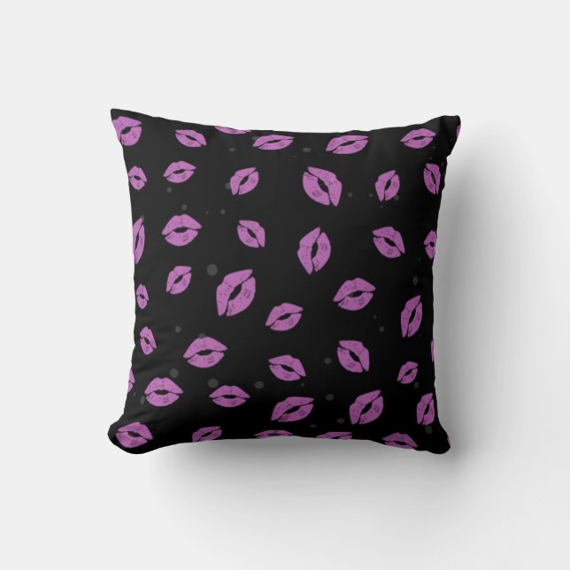 Almofada Purple Lipstick Kisses on Black Background Pattern (Frente)