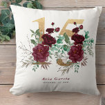 Almofada Quinceanera Rosa vermelha Floral Número 15<br><div class="desc">Travesseiro personalizado de aniversário de 15 - belo presente de guardiã para celebrar a Quinceañera de uma jovem especial. A design tem um número 15 de ouro adornada com lindas flores de rosa vermelha burguesas, verde e folhagem. A modelo está pronta para você se personalizar, com o nome e a...</div>