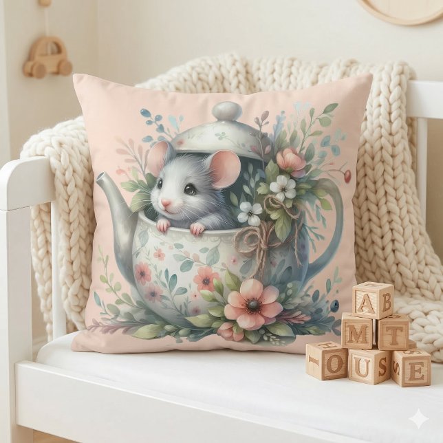 Almofada Rato Fofo em Ilustração de Bule de Chá Floral (Cute Mouse in Floral Teapot Illustration Throw Pillow Mockup A)