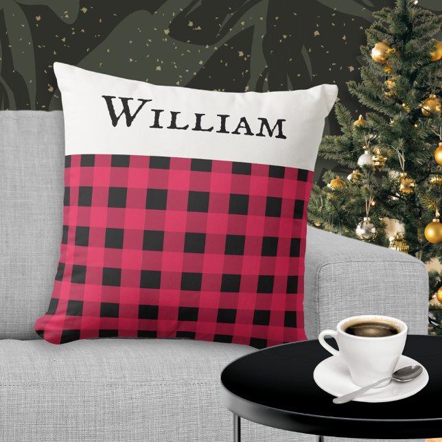 Almofada Red Buffalo Check Personalizado Natal (A personalized cushion, with red and black buffalo plaid design. Ideal gift for the festive season)