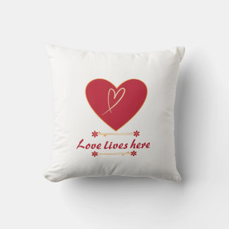 Almofada Red Heart Floral Design – “Love Lives Here” Romant