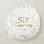 Almofada Redonda 50º aniversário do casamento Dust Confetti Dourada<br><div class="desc">Projetado para coordenar com nossa coleção de Pó Dourada do 50º aniversário. Com pó de ouro delicado. Personalize com suas informações especiais de cinquenta anos de ouro em letras de ouro cômico. Projetado por Thisnotme©</div>