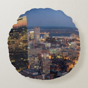 Almofada Redonda A construção de Boston com luz arrasta na estrad
