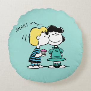 Almofada Redonda Amendoins Dia dos Namorados Lucy & Schroeder B
