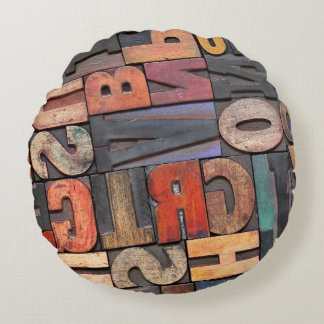 Almofada Redonda antique letterpress ing blocks with color ink pati