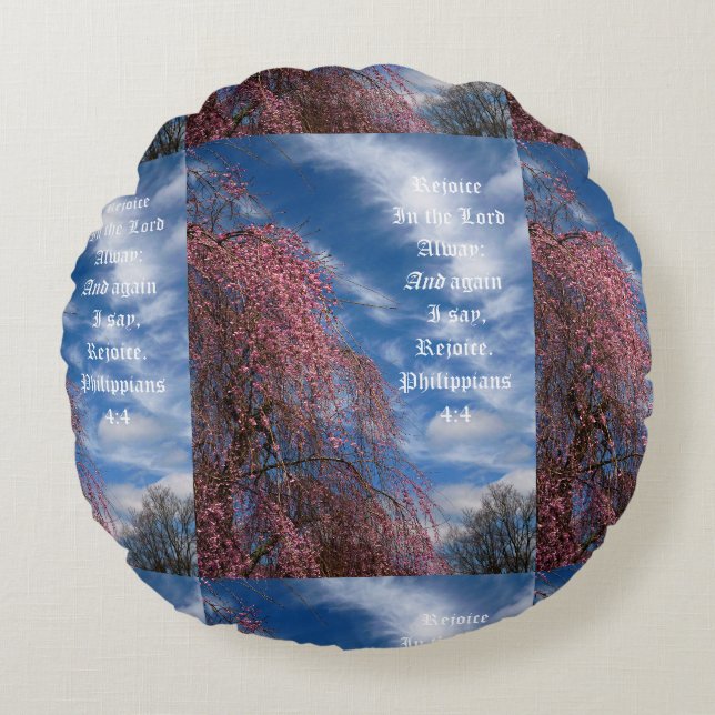Almofada Redonda April Sky com Philippians 4:4 (Frente)