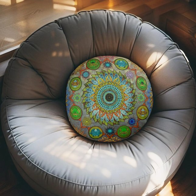 Almofada Redonda As Garras de Brachyura - arte simbólica de mandala (Criador carregado)
