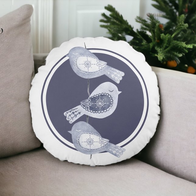 Almofada Redonda Aves Azuis do Natal Nórdico (Nordic Christmas Blue Birds Round Pillow from Ricaso)