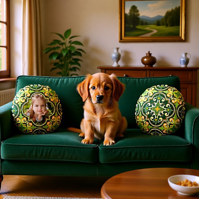 Almofada Redonda Azulejos lindos e amarelos, foto personalizada (Beautiful olive and yellow Azulejos, custom photo Round Pillow)