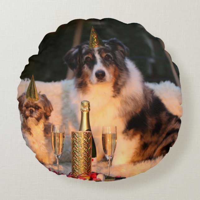 Almofada Redonda Cães Celebrando Ano Novo (Frente)