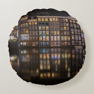 Almofada Redonda Casas de Amsterdão com luzes coloridas na noite