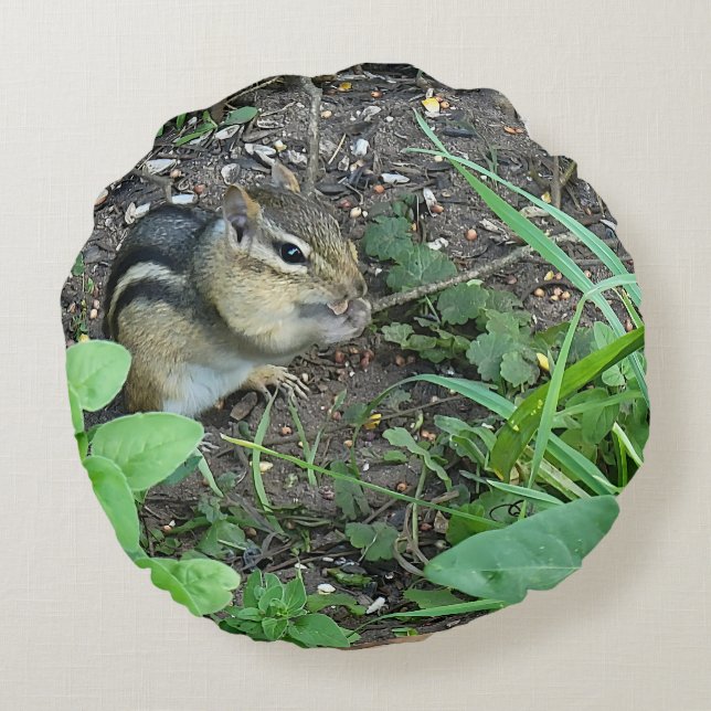 Almofada Redonda Chipmunk Photo In The Summer Garden Eating Seeds  (Verso)