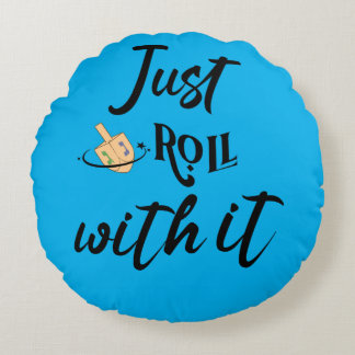 Almofada Redonda Citação Engraçada - Basta Rolar Com Chanucá