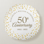 Almofada Redonda Corações do Ouro de 50 anos<br><div class="desc">Projetado para coordenar com nossa coleção de Corações do Ouro de 50 anos. Com delicados corações de ouros. Personalize com suas informações especiais de aniversário de 50 anos de ouro em letras de ouro em chic. Projetado por Thisnotme©</div>