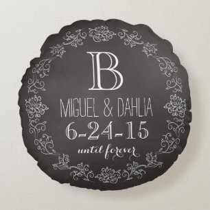 Almofada Redonda Data de Casamento Personalizada em Quadro Negro