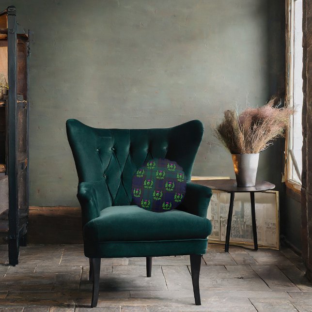 Almofada Redonda Escocês no Monograma Personalizado de Tartan Escur (Criador carregado)