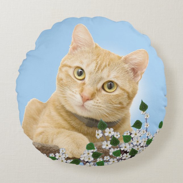 Almofada Redonda Flores Brancas e Gato Listrado Laranja em Azul Cla (Frente)