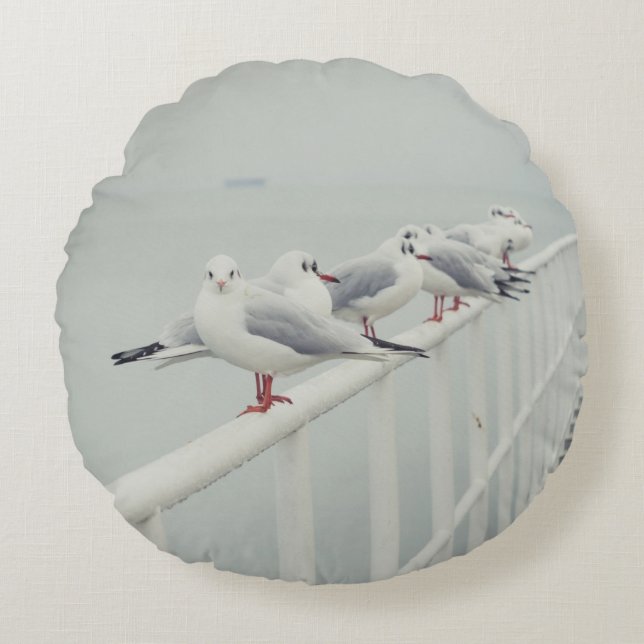 Almofada Redonda Gaivota branca num dia de inverno (Frente)