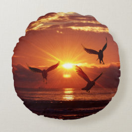Almofada Redonda Gaivotas Voando Sob Ouro Sunset