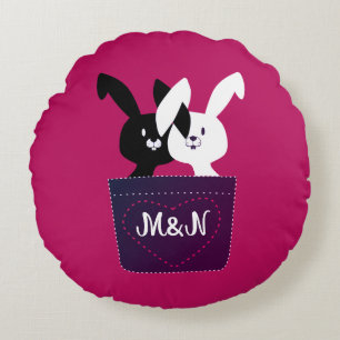 Almofada Redonda Lindos Bunnies Pretos e Brancos no Cartoon Magenta