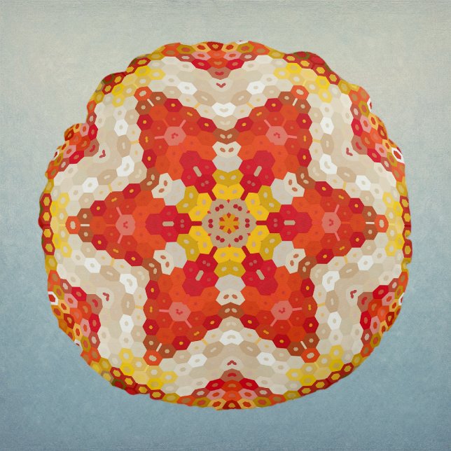 Almofada Redonda Mandala Hexagonal Vermelho e Amarelo (Red and Yellow Hexagon Mandala Round Pillow by Wormhole Orbital)