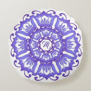 Almofada Redonda Mandala violeta floral. Monograma