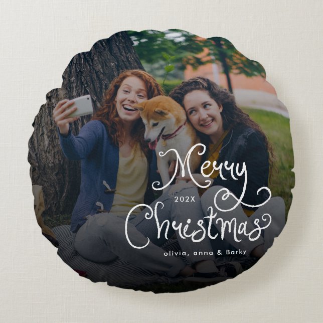 Almofada Redonda Merry Christmas Whimsical Script Family Photo Dog (Frente)