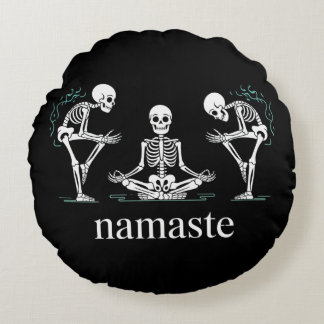 Almofada Redonda Namaste Skeletons - Engraçado Yoga Halloween