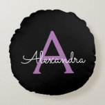 Almofada Redonda Nome do Monograma Girly de Script Preto Roxo<br><div class="desc">Travesseiro de Pouf de Nome Simples de Script Preto e Roxo. O travesseiro faz o doce e perfeito presente de 16 anos,  casamento,  chá de panela,  chá de fraldas ou festa de solteira para alguém que decora seu quarto em ouro rosa.</div>
