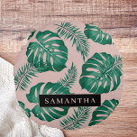 Almofada Redonda Palma rosa tropical e verde deixa padrão e nome<br><div class="desc">O padrão Tropical Pink & Green Palm Leaves é um design vibrante e vivo que incorpora elementos da natureza e uma estética tropical. O padrão apresenta folhas de palma exuberantes em tons cor-de-rosa e verde, criando um contraste impressionante e uma aparência geral atraente.No geral, o padrão Tropical Pink & Green...</div>