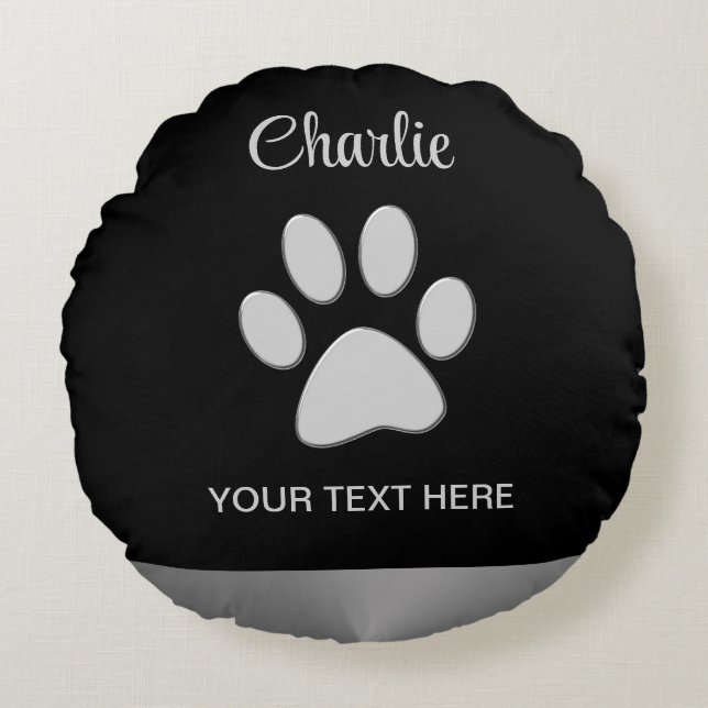 Almofada Redonda Pata de Cachorro de Prata sobre fundo preto (Frente)