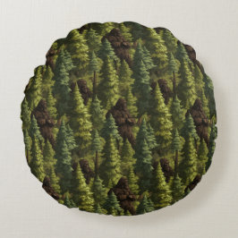 Almofada Redonda Pé Grande se Escondendo em uma Floresta de Pinheir